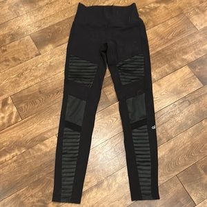 Good condition black Alo Moto leggings women’s size S